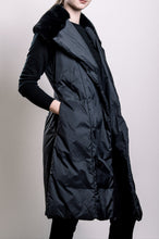 Load image into Gallery viewer, Demi-Couture Overcoat with Fur Collar - Black