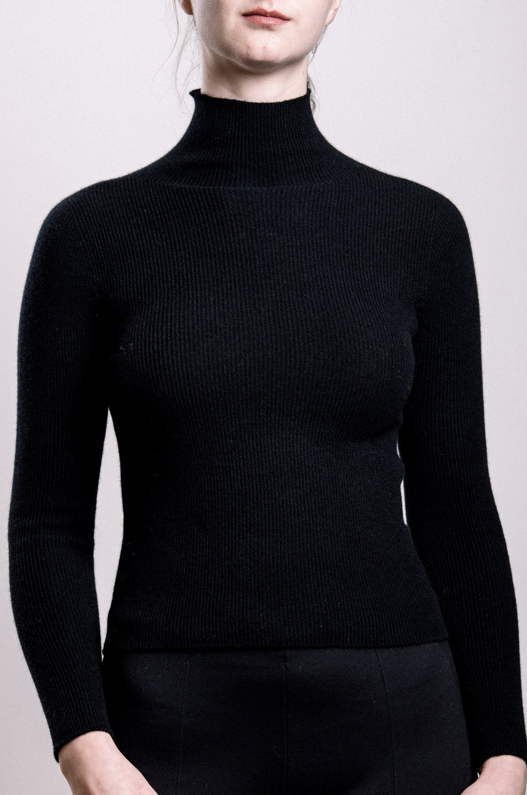 Cashmere Turtle Neck Sweater - Black