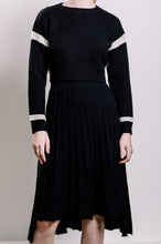 Load image into Gallery viewer, Cashmere &amp; Wool Cropped Sweater